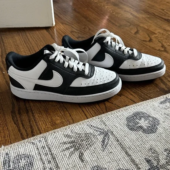 Nike Low-Top Sneakers in Black and White Leather - Picture 1 of 3